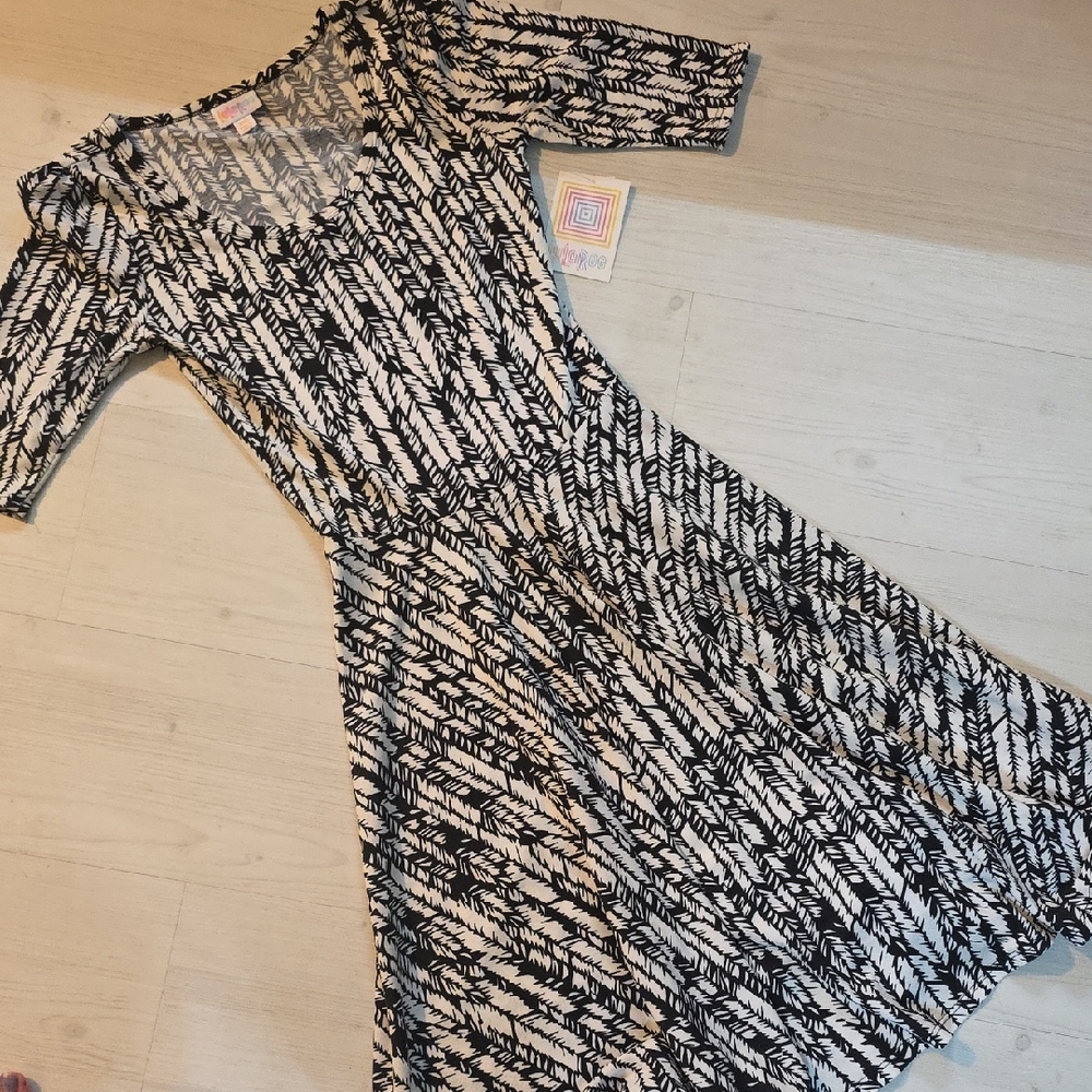 Lularoe Nicole Black and White Patterned Dress Xxs